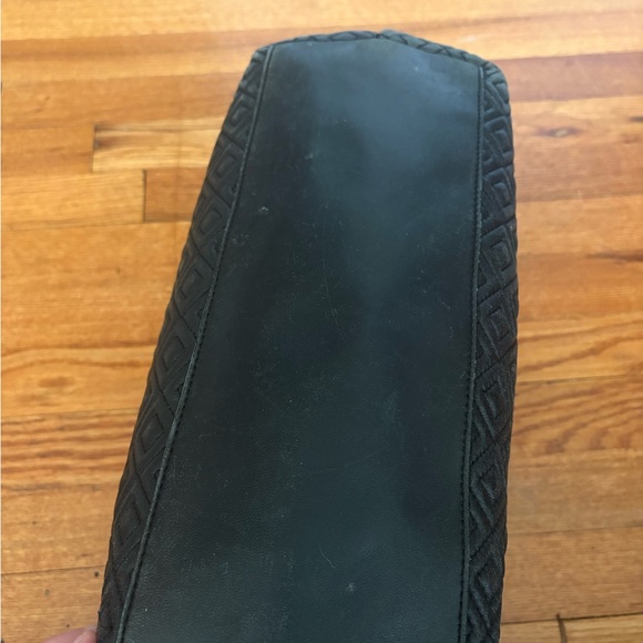 Quilted Chain-Handle Shoulder Bag - Black - Picture 7 of 7